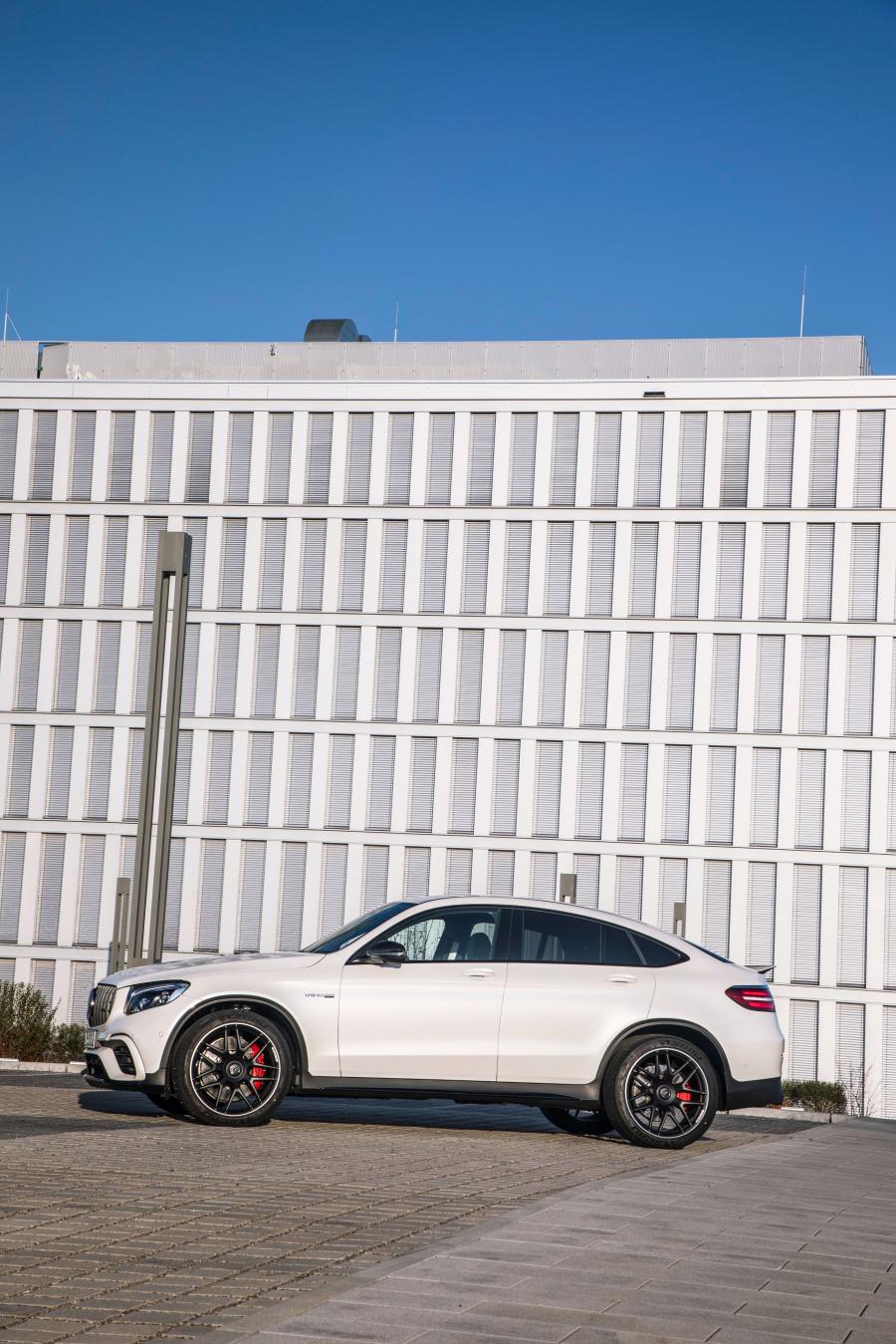  Mercedes-AMG GLC63 S 4Matic+ Coupe (C253) 2017 года  (WW) (фото 28 из 63)